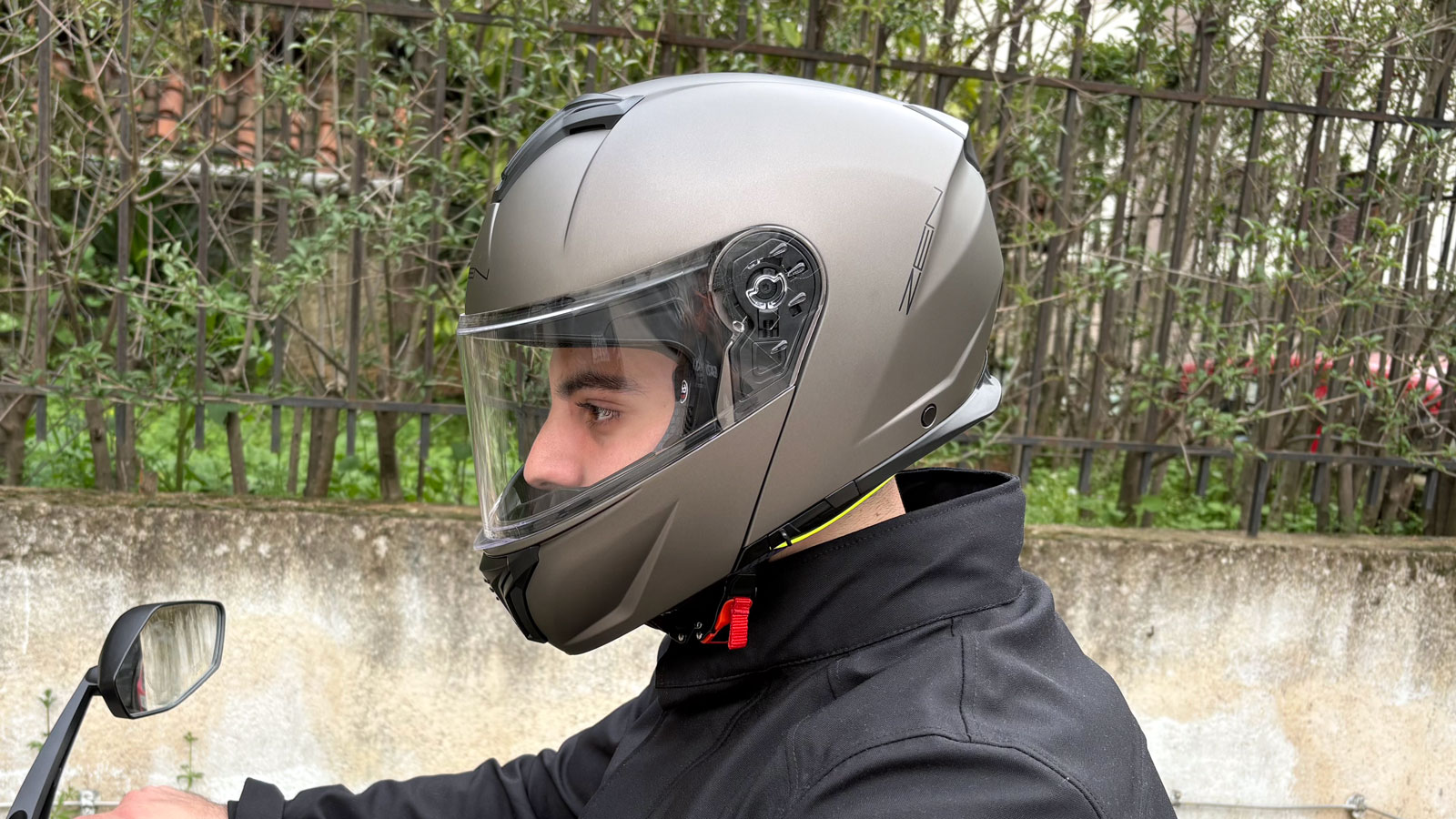 Test κράνος Zen 918: Ανοιγόμενο, γεμάτο features, στα 104 ευρώ